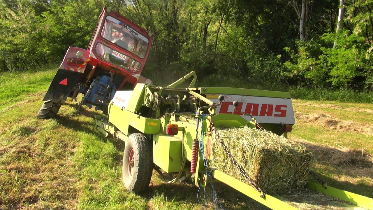 Making hay bales on rough terrain-La făcut baloți cu tractor UTB 650 și cu presa Claas Markant 40