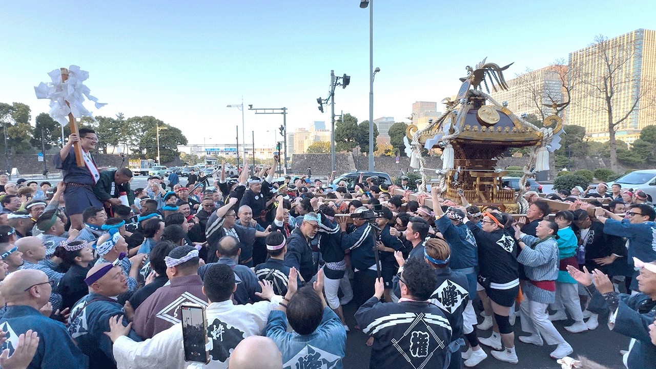 皇居観光 外国人もビックリ！天皇誕生日の神輿パレードに遭遇！天長節奉祝祭 in 日比谷公園　全チーム・ゴール編　[4K60]
