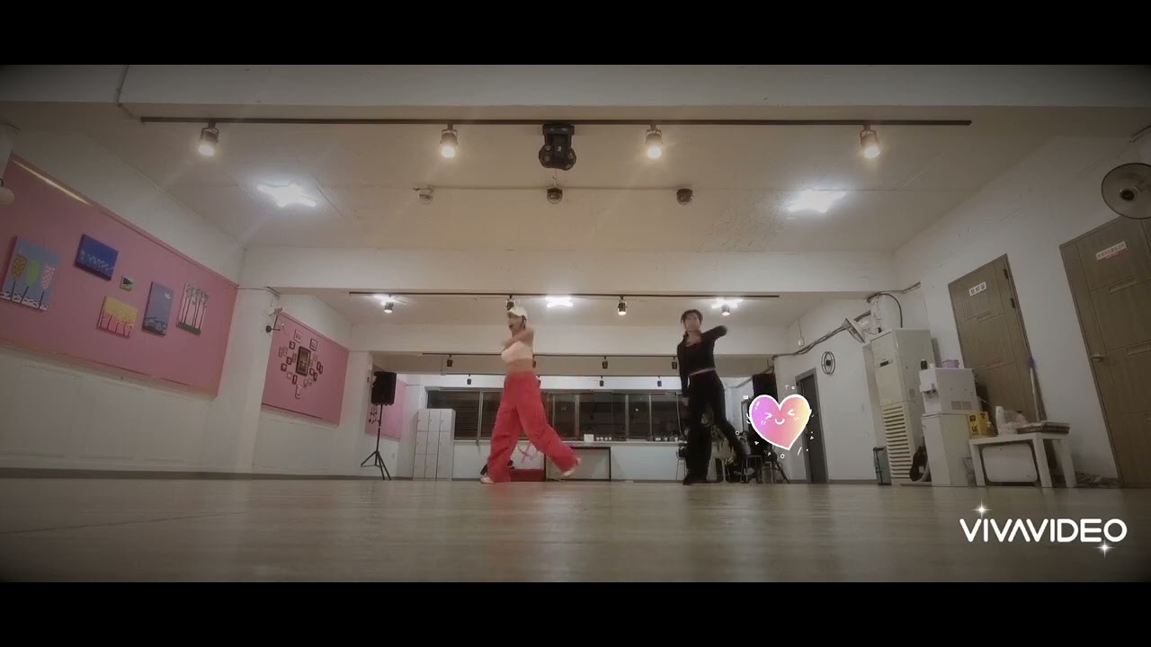 #한혜진 #서울의밤리믹스 쿵짝쿵짝~ 리듬이 좋아서 노래가 좋아서 좀 더 듣고싶어서 #길게편집해서~~ #jwon댄스 #도계동 #창원다이어트댄스 #가성비가 좋은 #댄스운동전문학원
