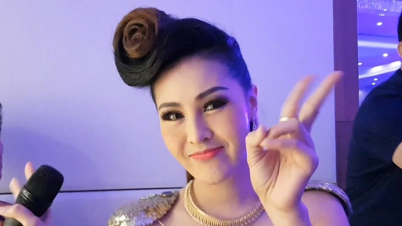 Yinglee  หญิงลี ศรีจุมพล /ขอใจเธอแลกเบอร์โทร (2018)
