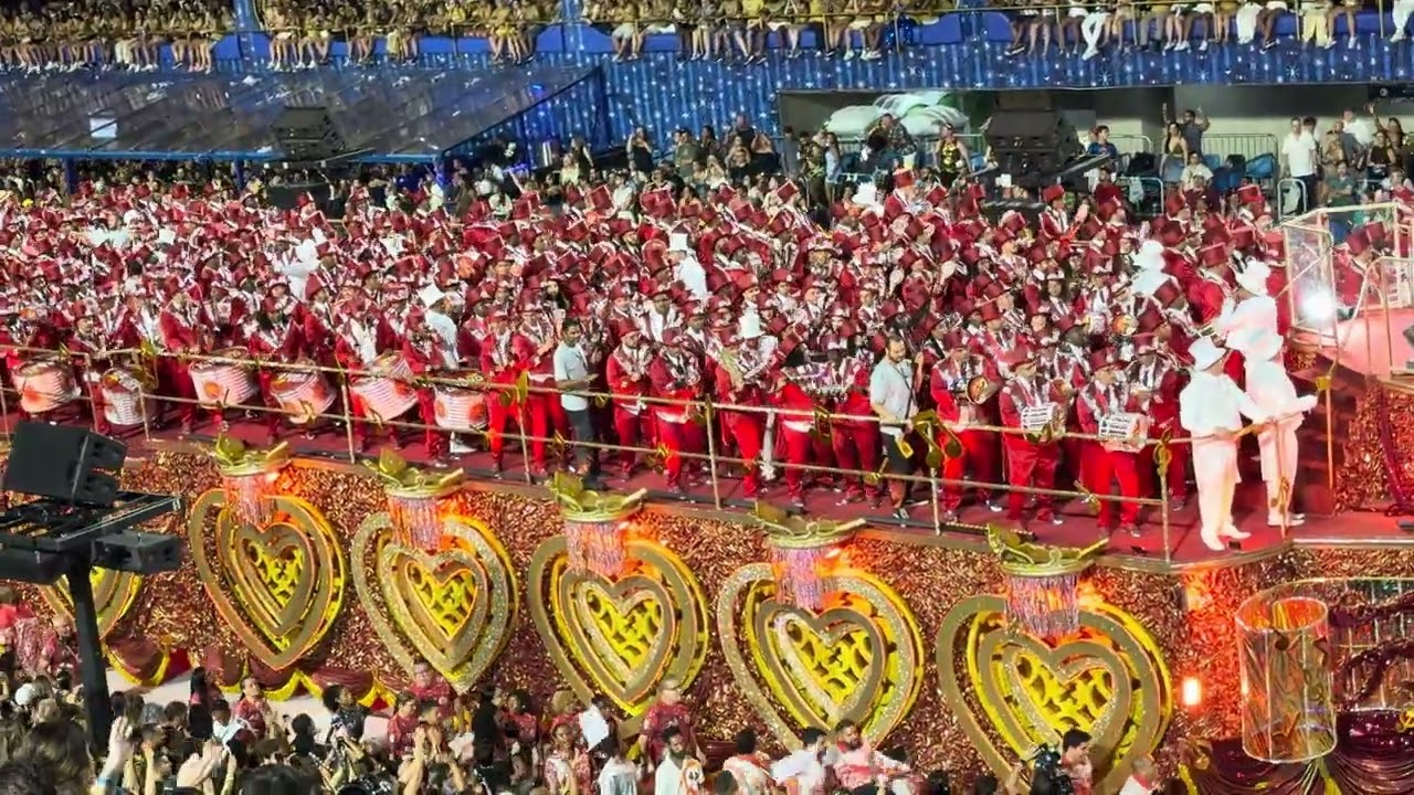 Bateria da Viradouro desfile 2026