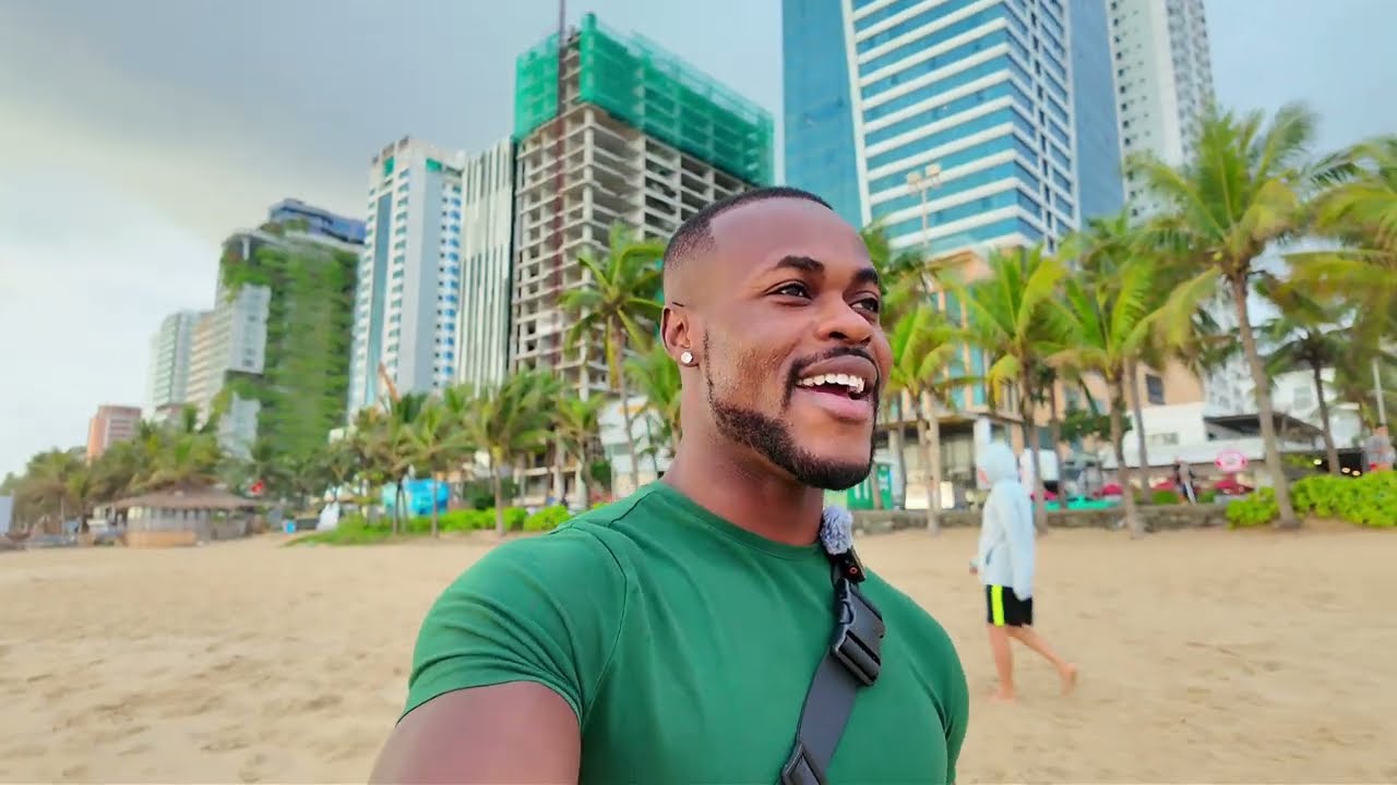 Vietnam Is NOT Cheap, but affordable 🇻🇳 | Sunrise Walk in Da Nang (This Changed My Perspective)