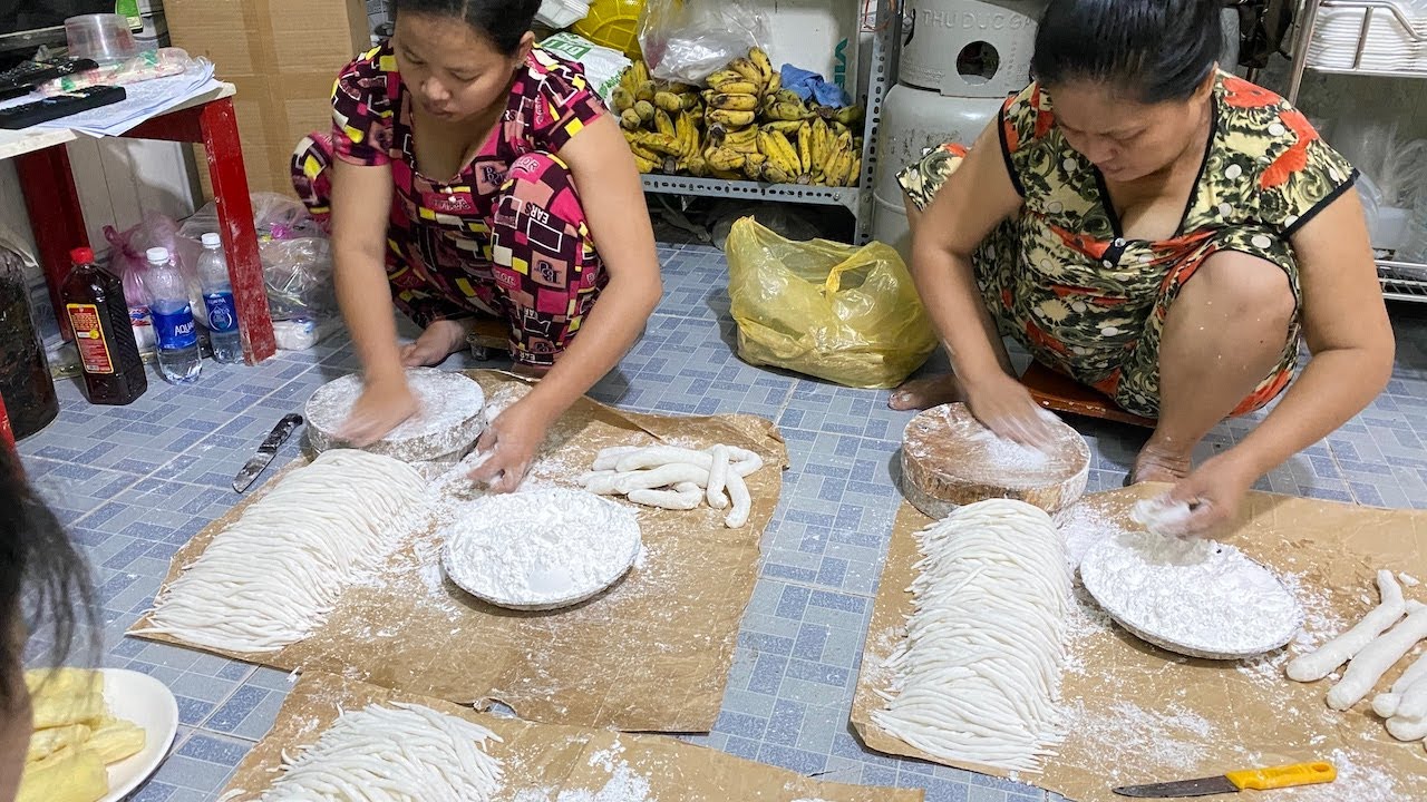 Đây là nơi duy nhất ở Sài Gòn còn duy trì cách làm bánh tằm se tay thủ công