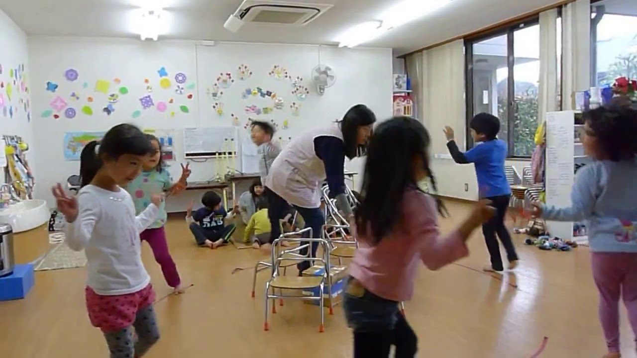 踊りながらイス取りゲーム