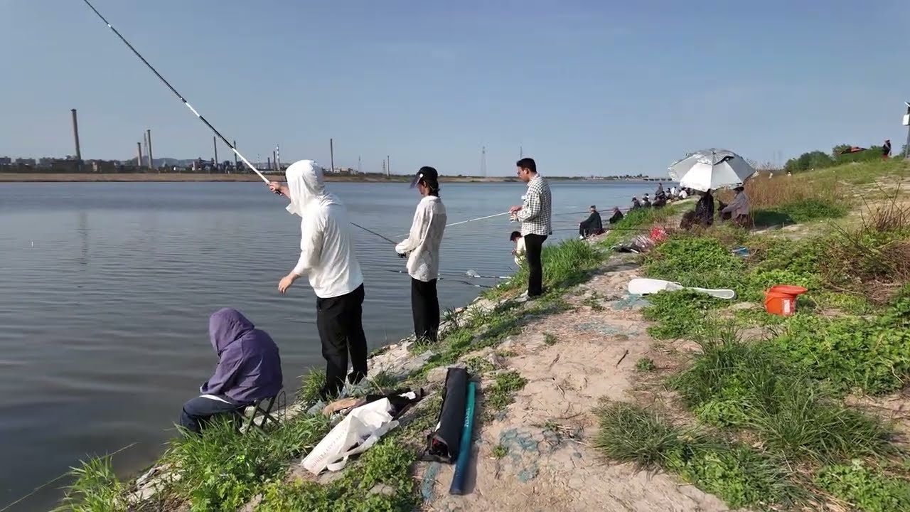 [View of China] Early Summer Riverside Holiday in Central China - Fishing, Picnicking & Walking | 4K