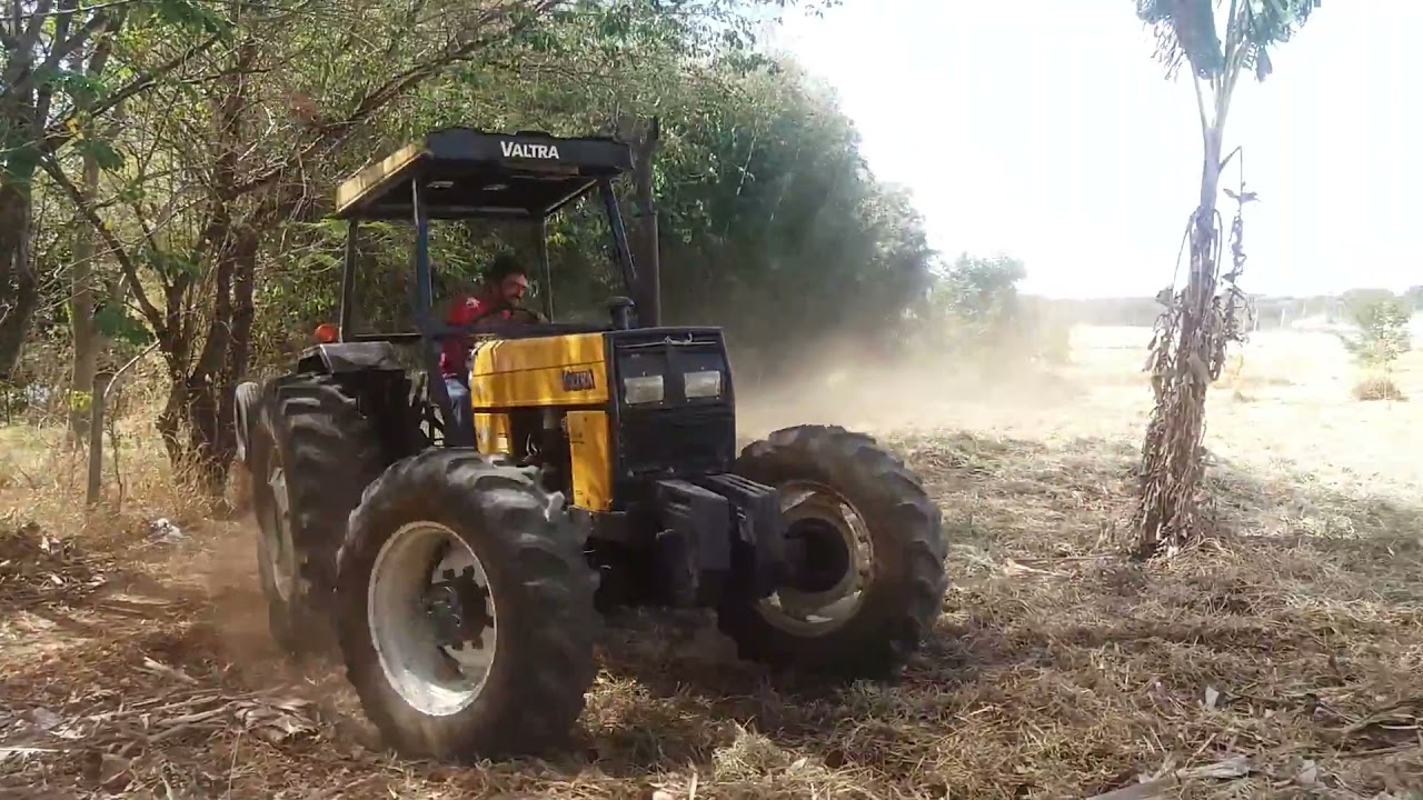 Trator Valtra 785 na Grade
