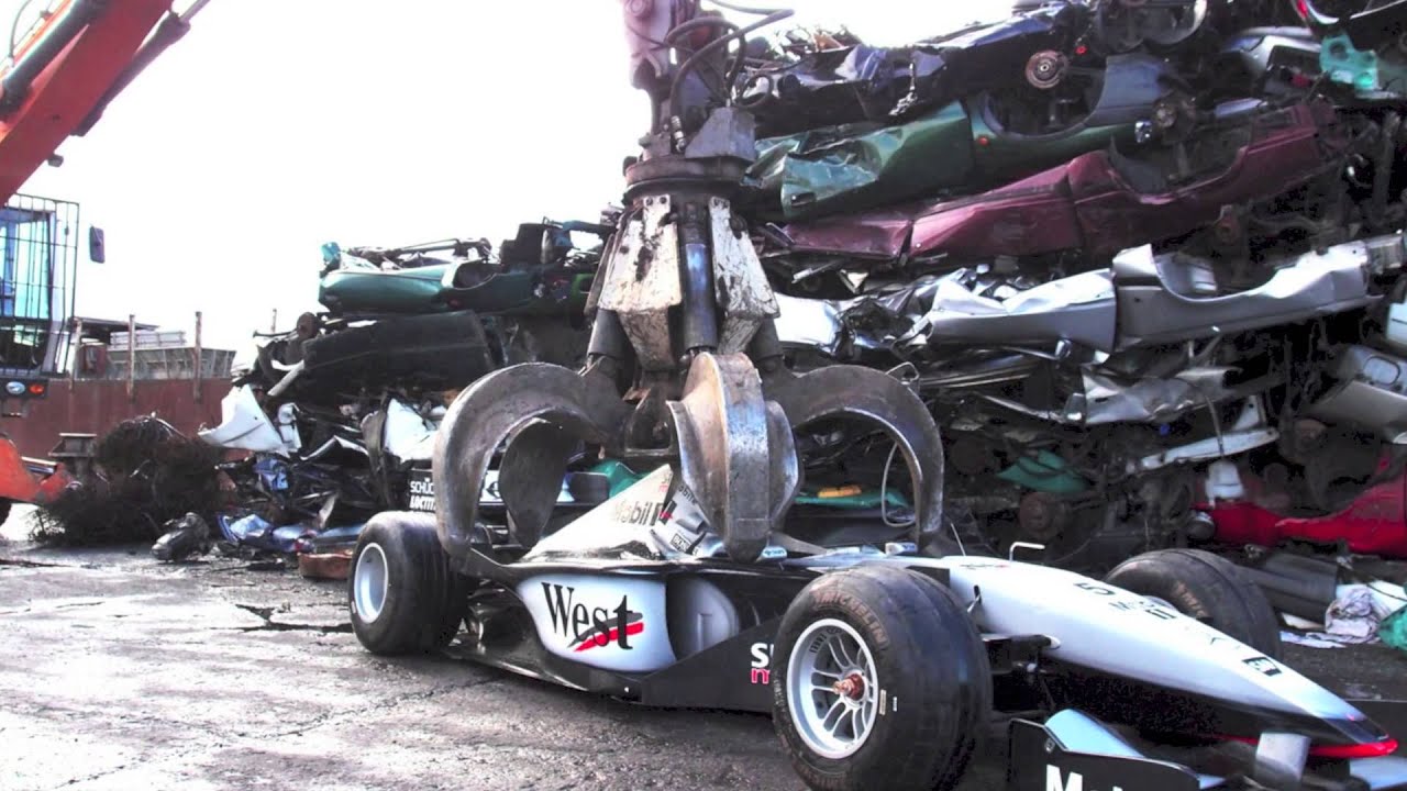 KIESOW vs. Formula 1 (F1) - Car crashing