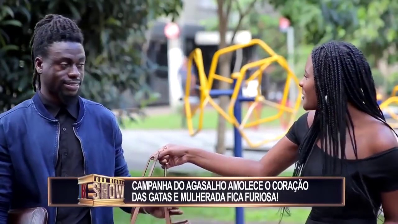 Gatas tiram a roupa para campanha do agasalho e as esposas ficam cheias de raiva