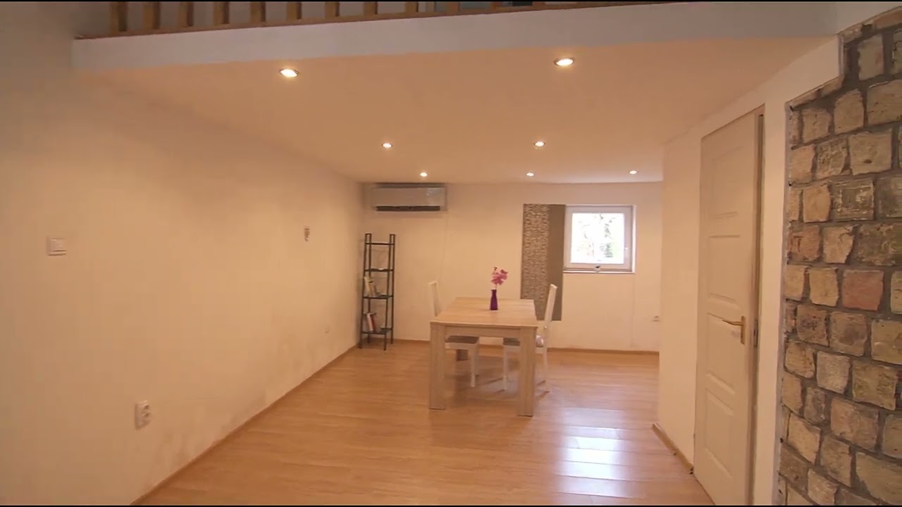 * Kertkapcsolatos, &eacute;p&iacute;tett gal&eacute;ri&aacute;s 42+22 m2-es, f&ouml;ldszinti lak&aacute;s *
