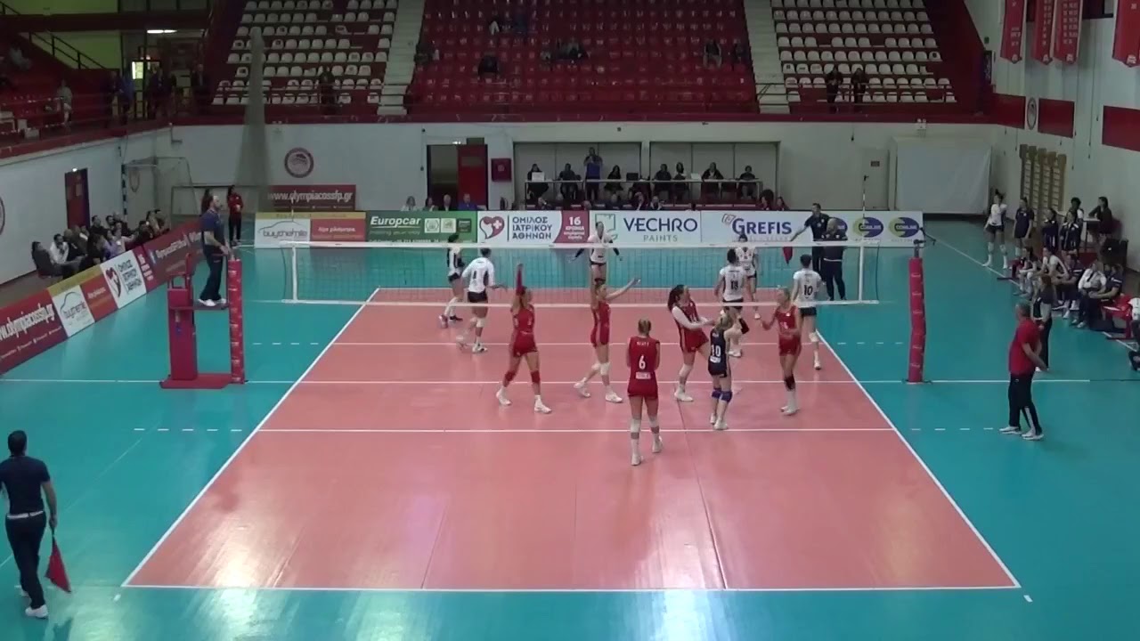Saskia Hippe (#15 Red Jersey)