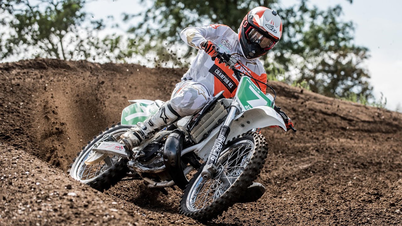 SPY CAM | MX legend dials in 1995 CR 250 Two Stroke for Vets MXdN at Farleigh Castle 2019
