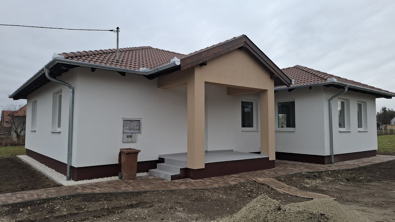 3 szobás tégla családi ház