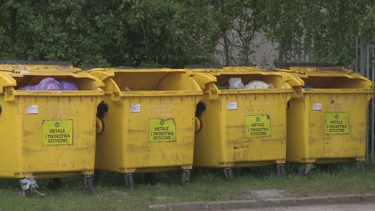 Nowa wiata śmietnikowa na osiedlu Popiełuszki - Telewizja Kanał S w Lubartowie