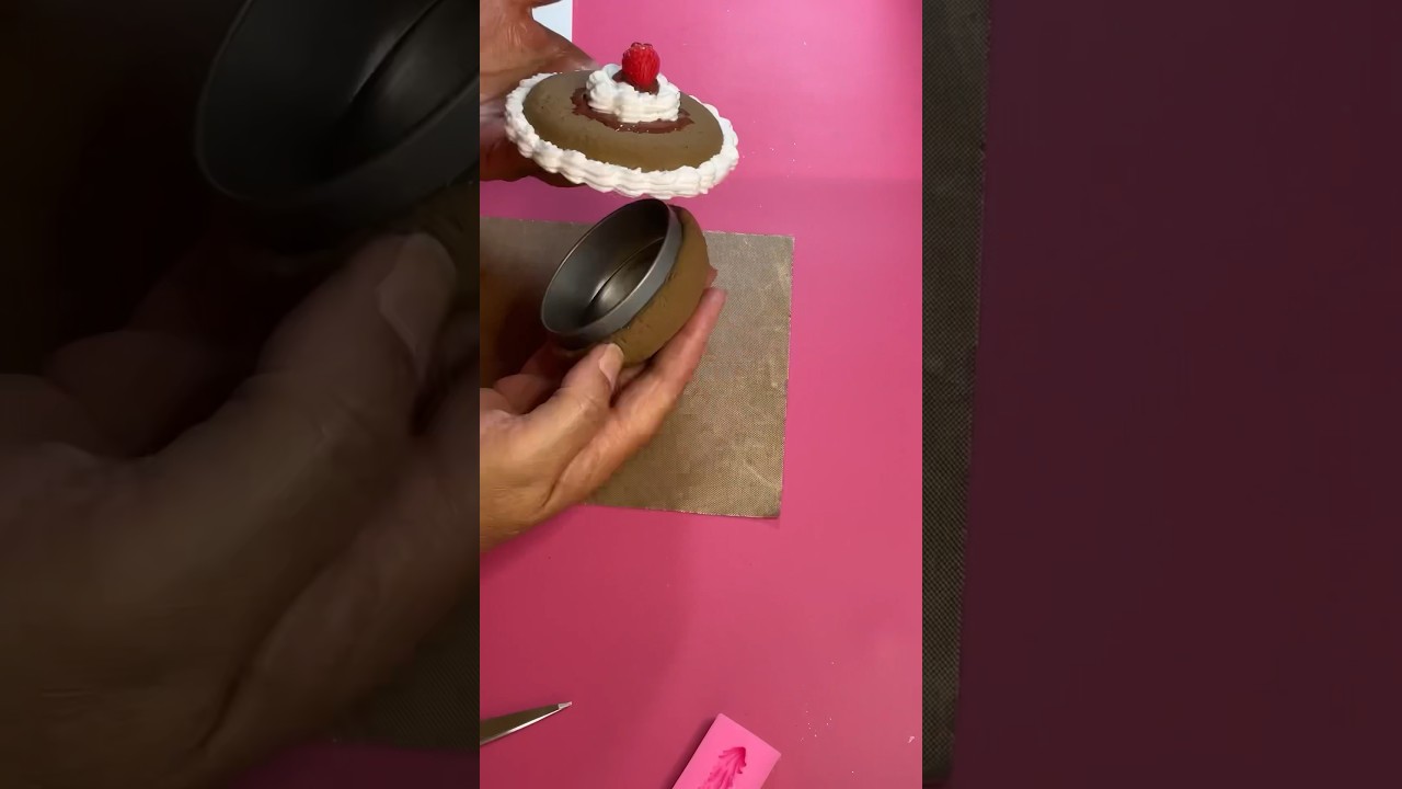 Let&rsquo;s turn a Dollar Tree trinket tin into a CUTE Fake Bake cake! #fakebake #trinkettin #peepthisyall