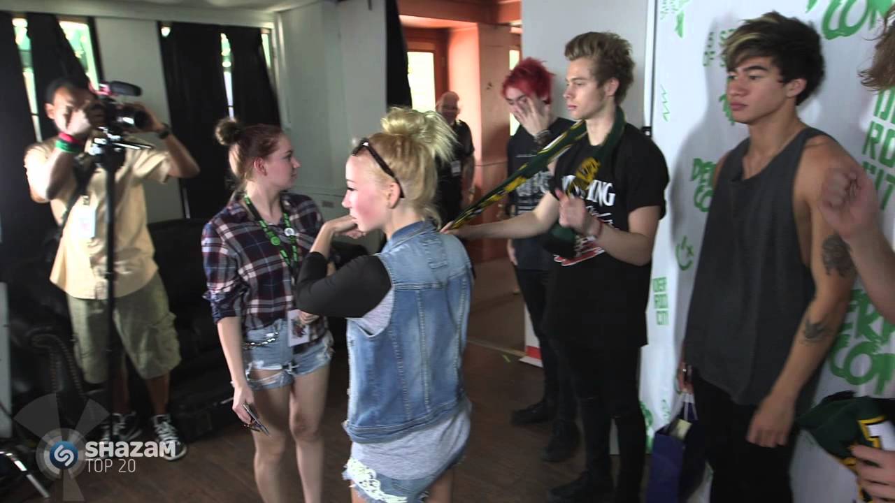 Behind The Scenes At 5SOS Derpcon PLUS: Their Forum Show!