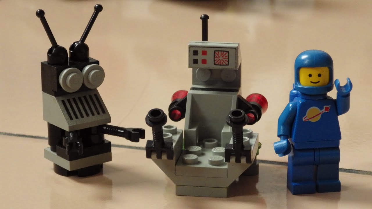 Lego Classic Space 6809 XT5 and Droid (1988)