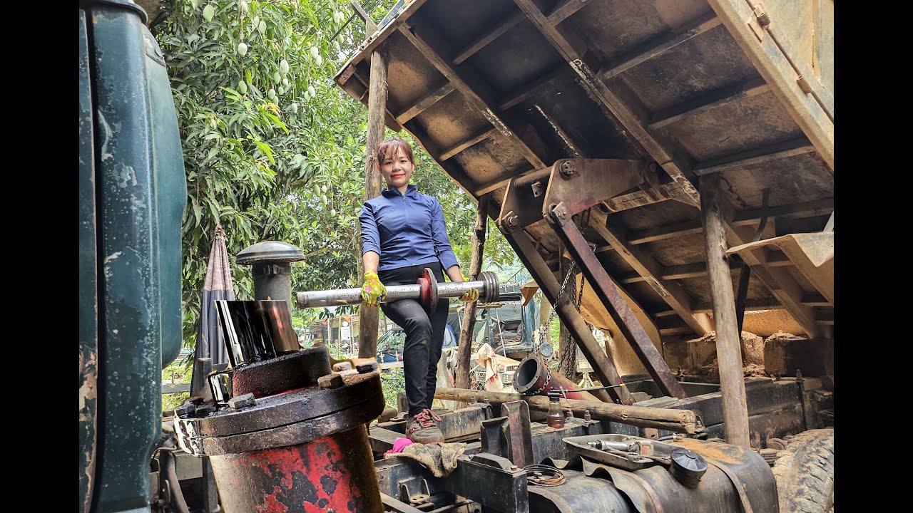 Girl replaces hydraulic seal with oil leak, reckless driver