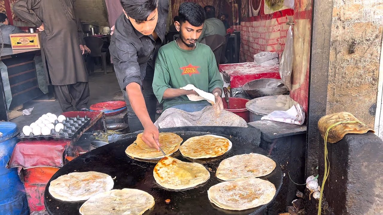 Aloo Saag Paratha | Aloo Saag Paratha Recipe | Street Food | Pakistan Street Food | New Clipshlip.