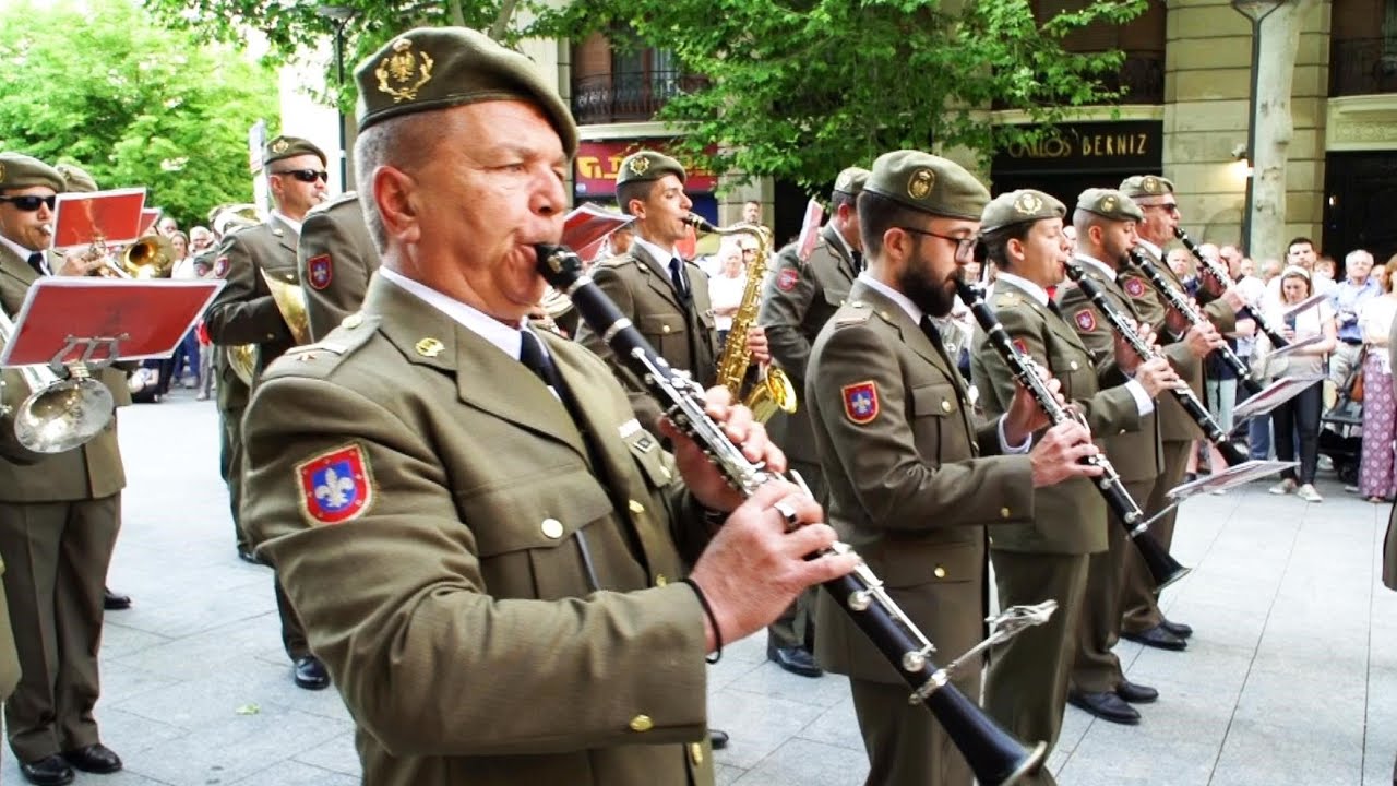 Día de las Fuerzas Armadas  Zaragoza 2024 retreta militar
