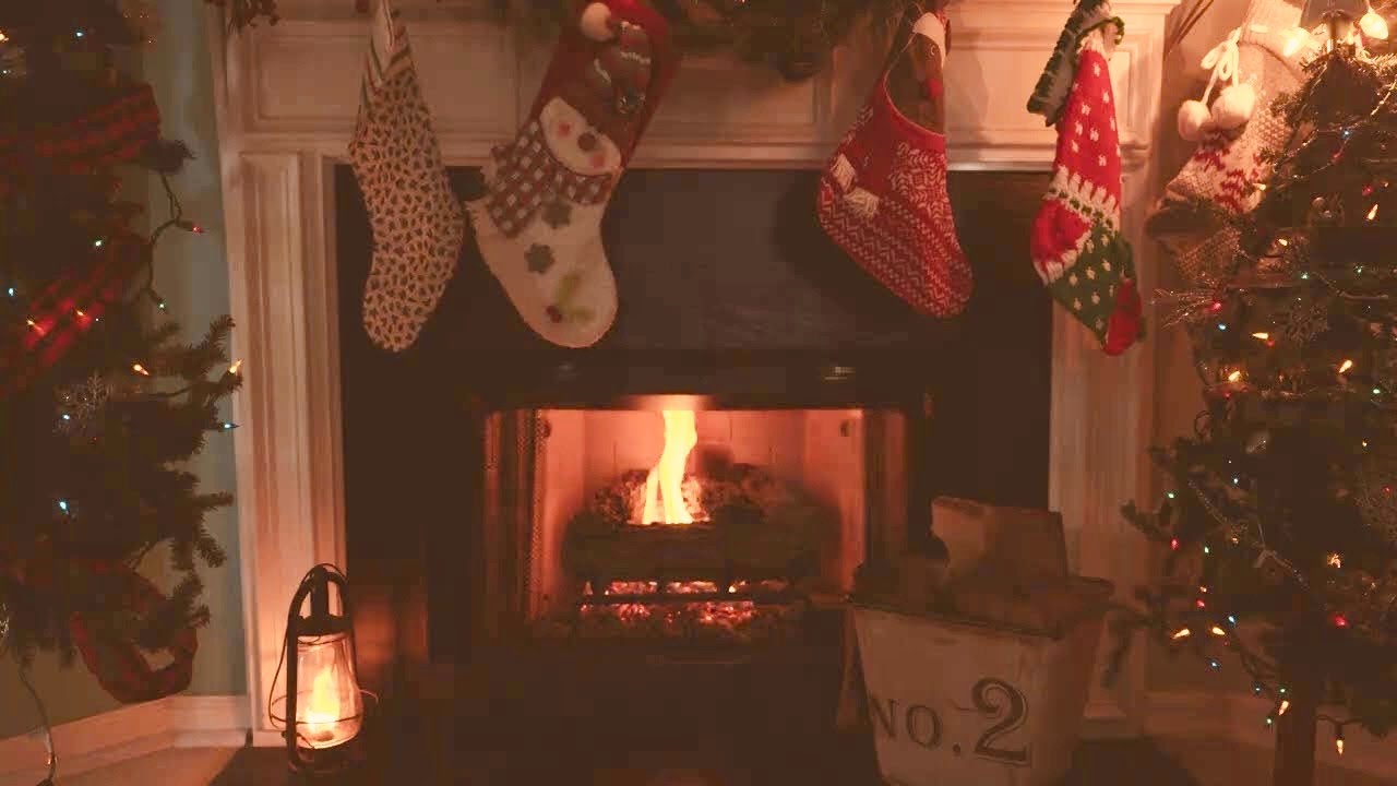 My Christmas Fireplace: Holiday Ambiance with VintaGlow lights (no ads or AI)