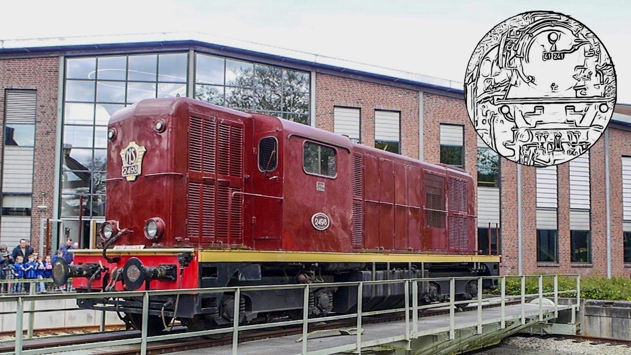 2498 op de draaischijf in het Spoorwegmuseum op 23 april 2024 | NSM