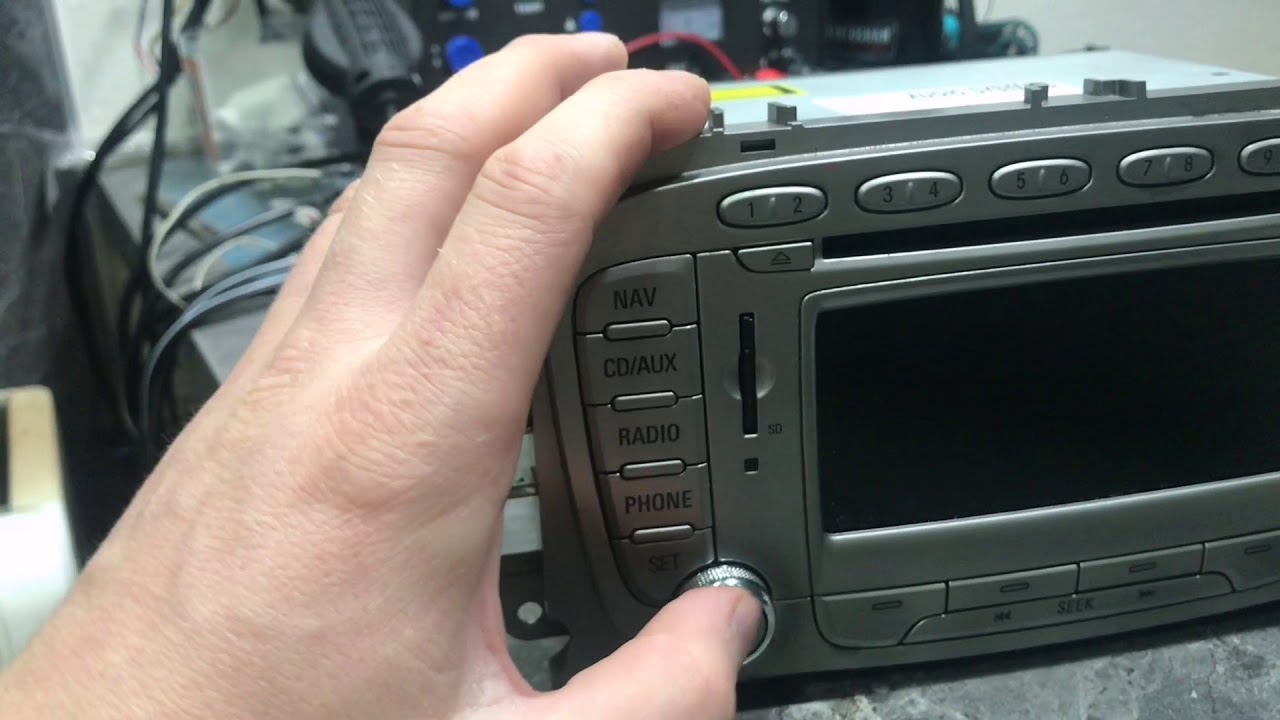 Магнитола Форд не включается.