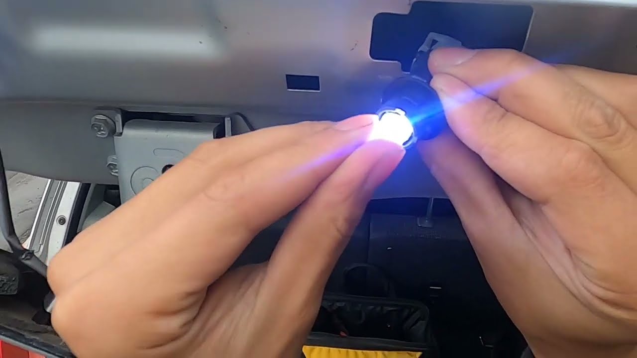 Cambiar luz LED patente /matrícula a Suzuki swift 2016