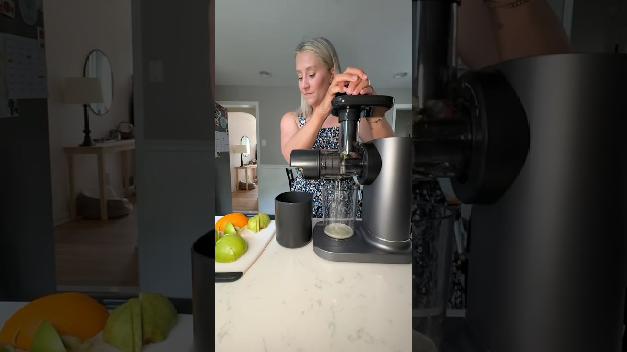 Cold-pressed juice at home? Yes please 🥕🍎 Ninja&rsquo;s juicer = my new fave. #JuiceGoals #NinjaKitchen