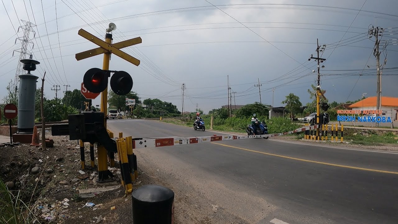 Perlintasan Kereta Api Bypass Mojokerto 3