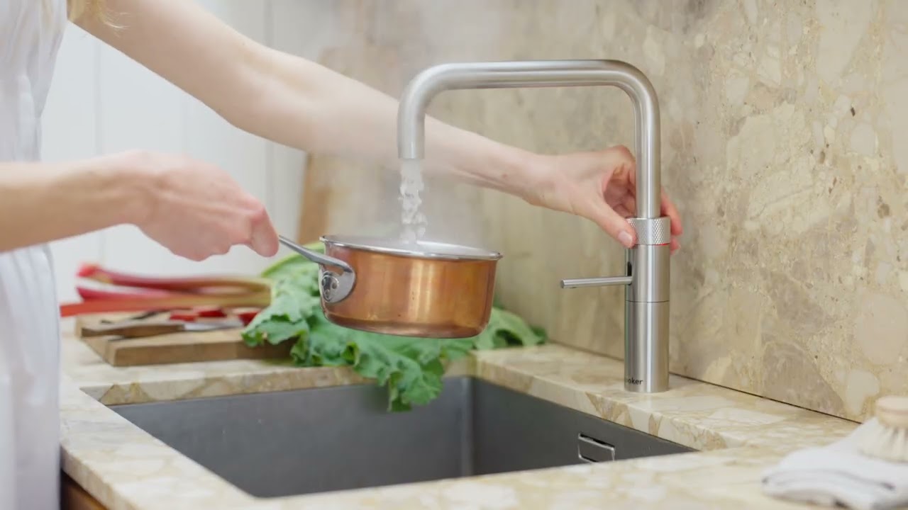 Instant 100&deg;C boiling and filtered water