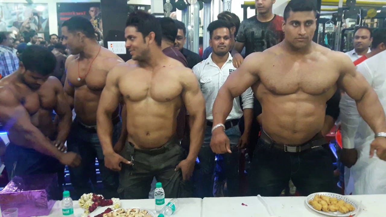 body  show in a friend  party