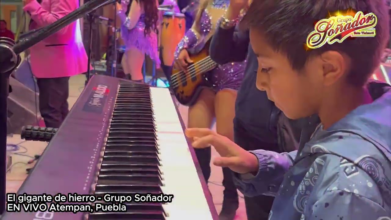 El niño soñador tocando el paso del gigante 