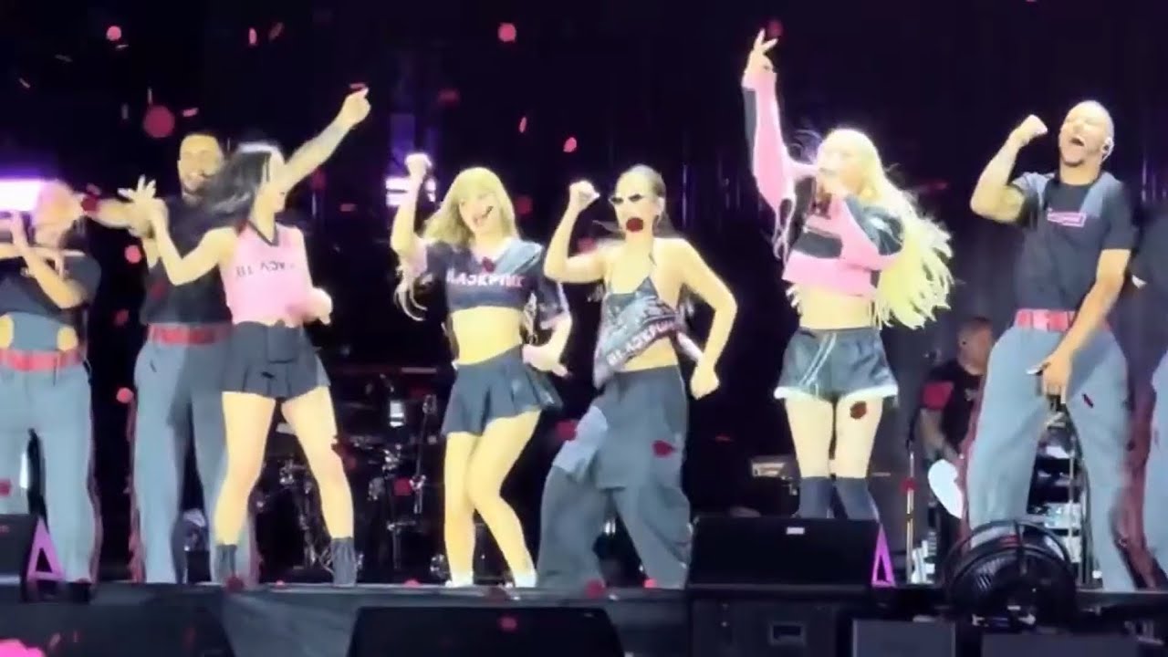 BLACKPINK x APT [4K] &ndash; First OT4 Stage 💗