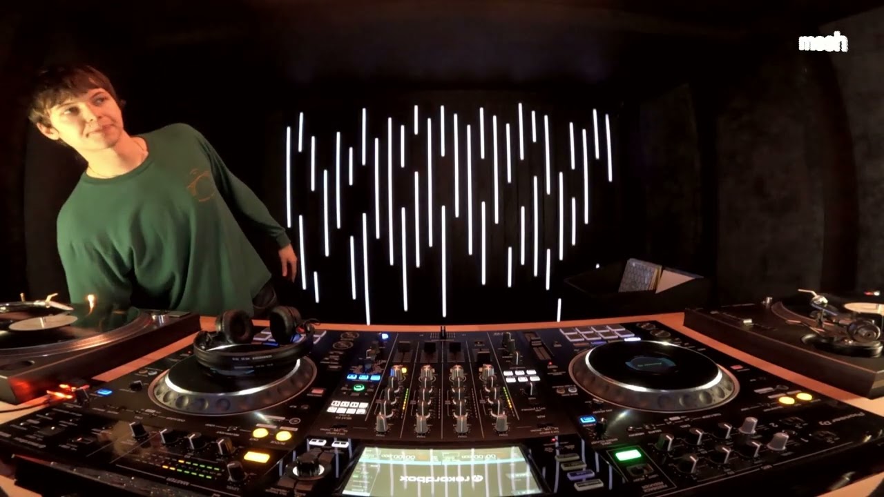 Tutto Passa w⁄ Redshift – 2026-02-09 – Mesh Radio