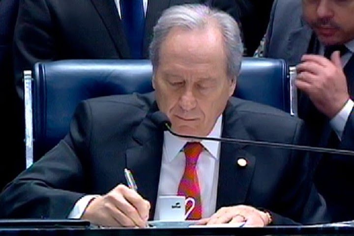 Em senten&ccedil;a, Lewandowski determina perda de mandato e afasta inelegibilidade de Dilma