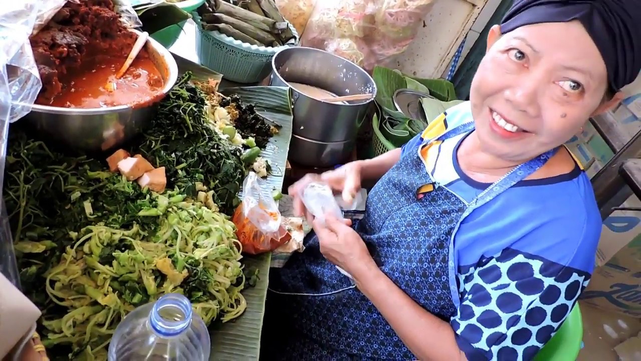 BUSYET !!! JUALAN SUDAH 40 TAHUN, RUJAK TEPLAK BU DARMI ,RASA BERANI DIUJI @RP.10.000,-