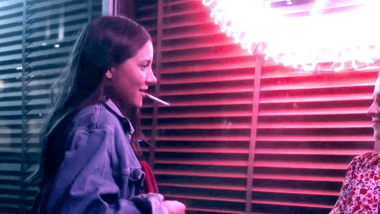 Adrianna Chlebicka smoking cigarette   🚬