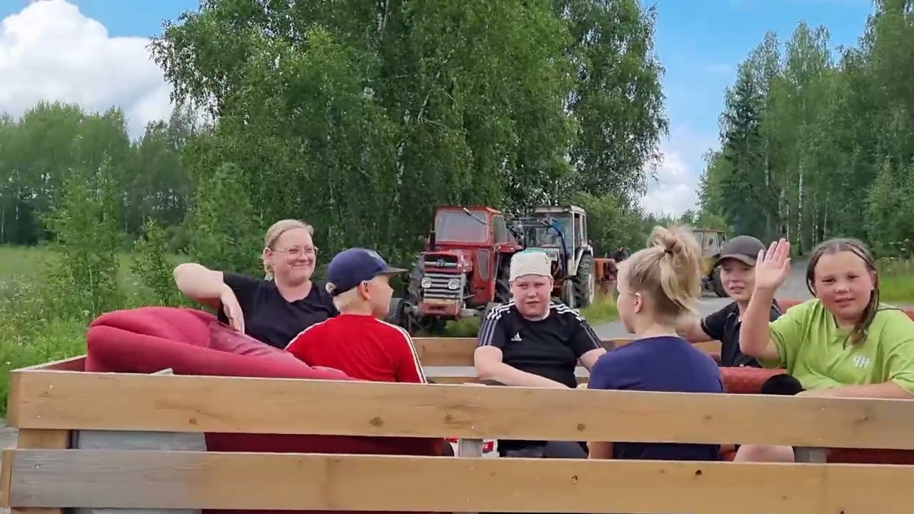 Raurasta tehryt, traktorit 10v tapahtumaan