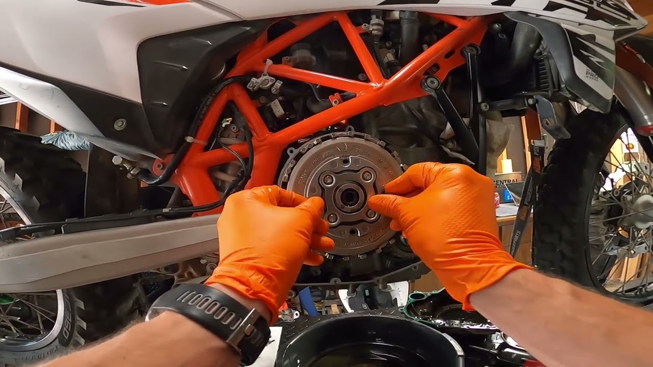 Clutch removal - 2019 KTM 690 Enduro