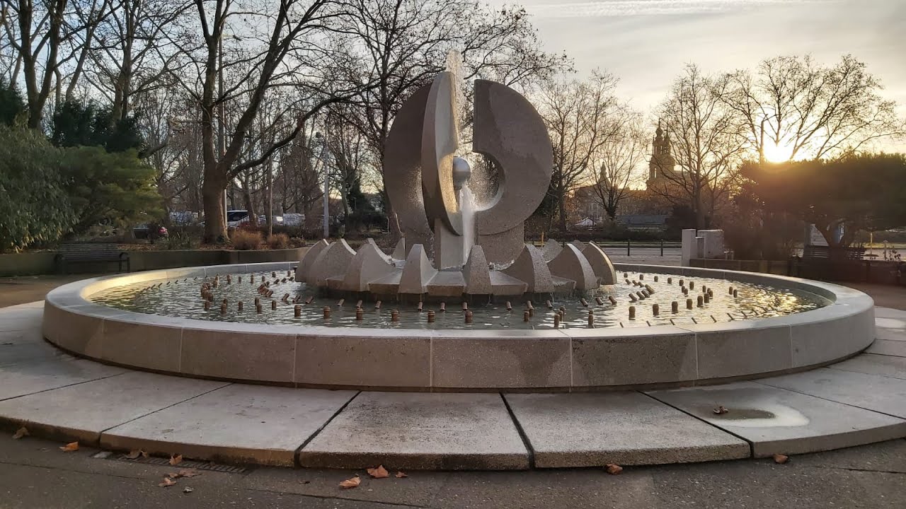 Kracht-Brunnen auf dem Neust&auml;dter Markt ist fertig saniert