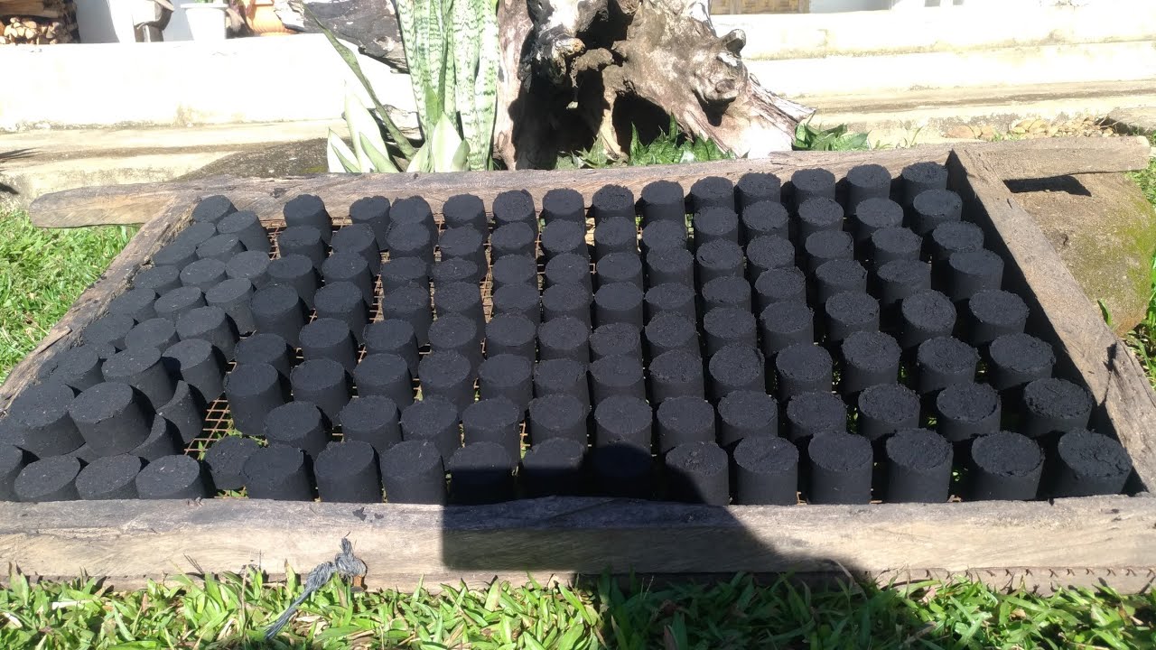 RICE HUSK CHARCOAL BRIQUETTE, MANUALLY PRESSED || ALTERNATIVE FUEL WITHOUT CUTTING DOWN TREES