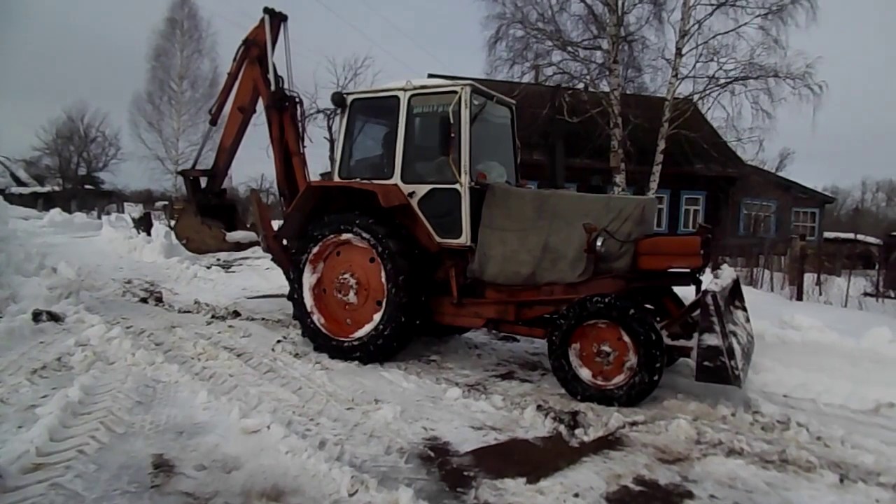 Экскаватор ЮМЗ против сырого снега