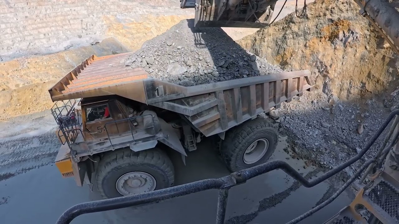 Cabin View Komatsu PC4000 Excavator Loading Haul Trucks Best Action Camera Angle and Heavy Equipment