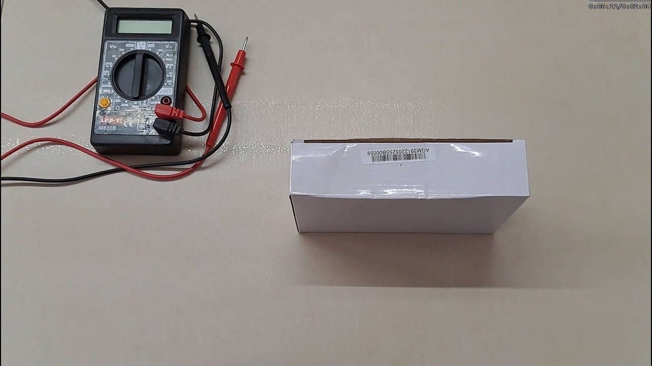Surowy materiał do filmu Akumulator żelowy AGM 6V, 7,2 Ah - Unboxing, pomiar napięcia