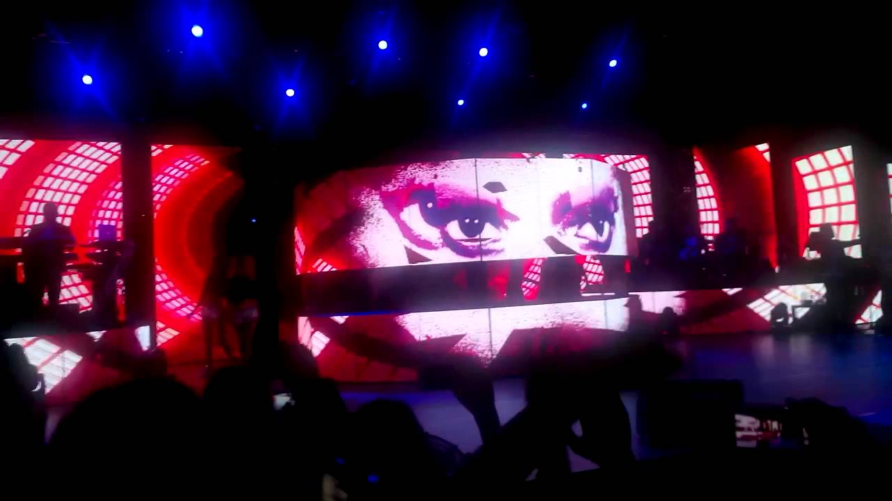 Demet Akalın Bostancı Gösteri Merkezi İlahi Adalet