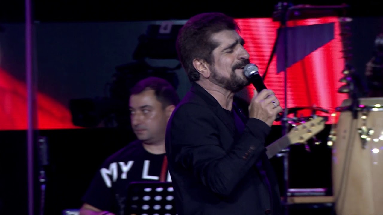 Harout Pamboukjian - Aryunot drosh // Հարութ Փամբուկչյան ֊ Արյունոտ դրոշ