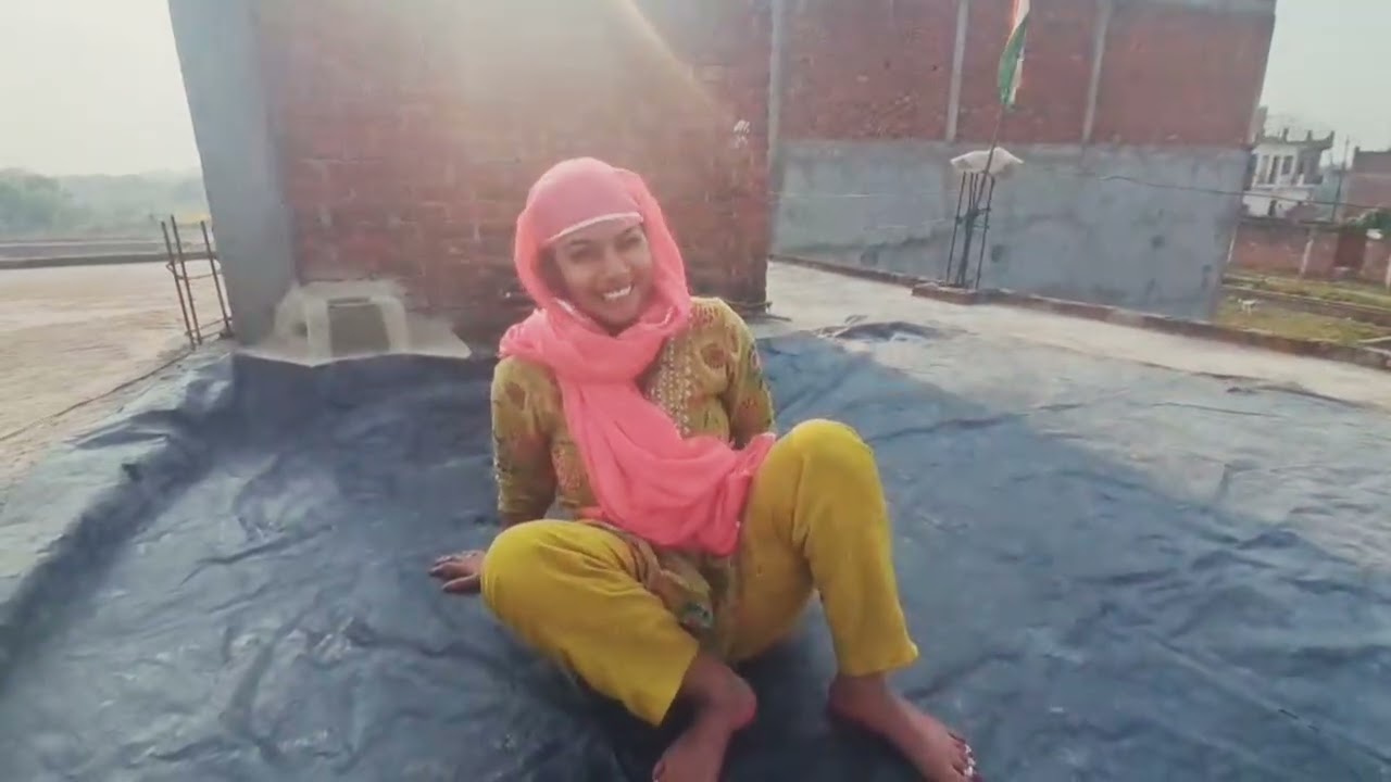 हम गए खेतों की तरफ घूमने के लिए