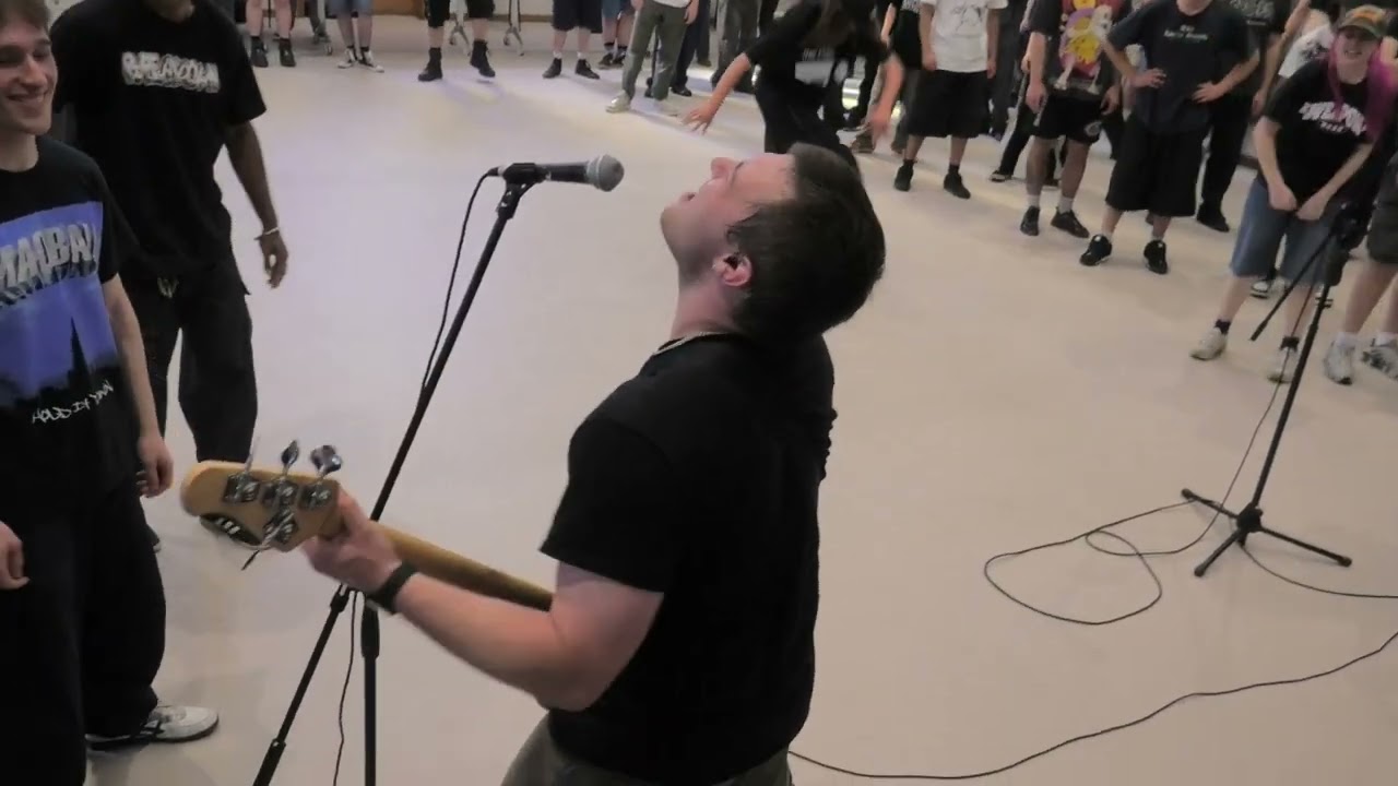 Thantu Thikha live at Cheltenham Community Hall, Adelaide, 11/1/2026.