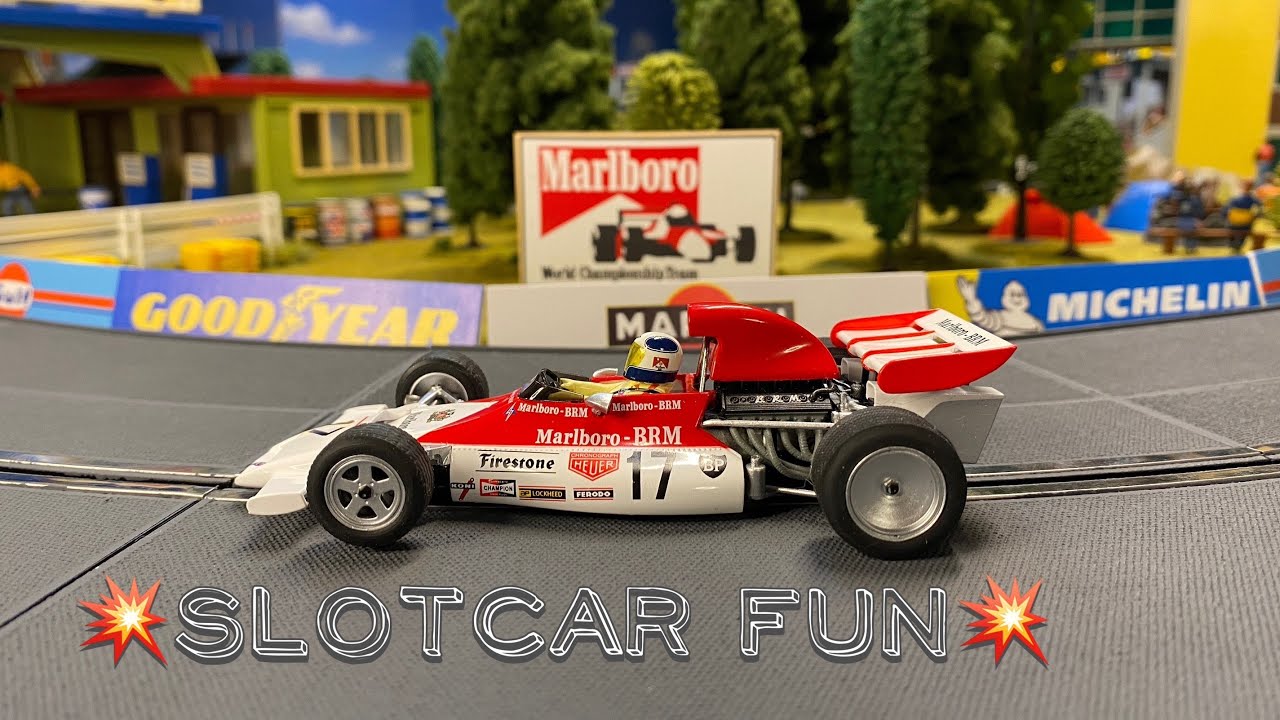 Slotcar BRM P160 Marlboro Design auf einem 22m Policar Track