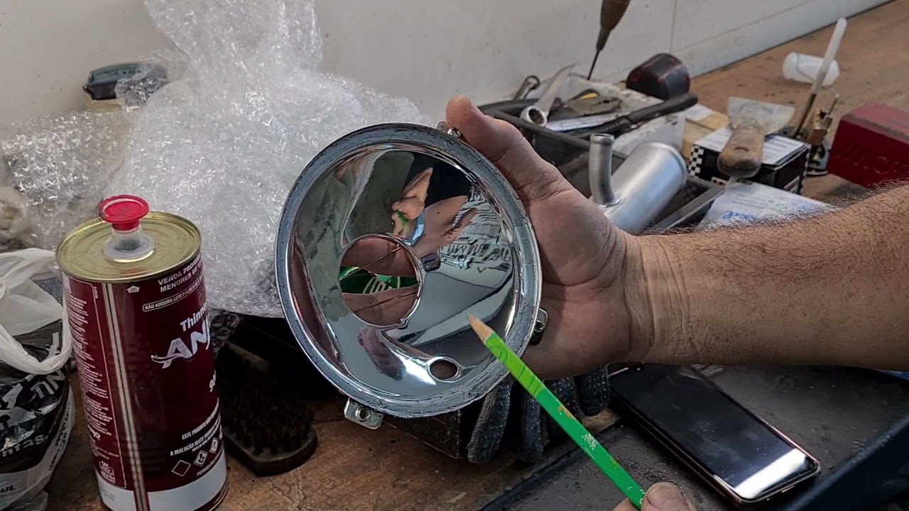 Abrindo o farol da Vw Brasilia para colocar angel eyes